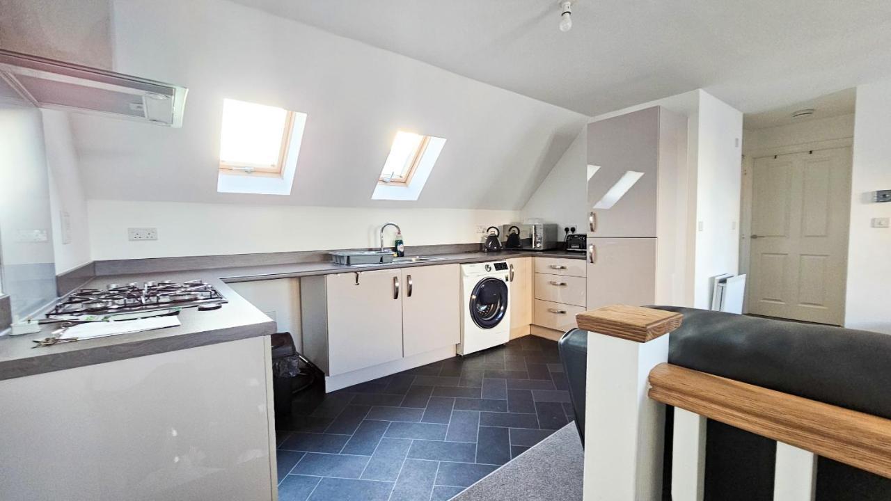 Stunning Two-Bedroom Apartment At A3Ree, Free Parking, Near Cribbs Causeway Mall Бристоль Экстерьер фото