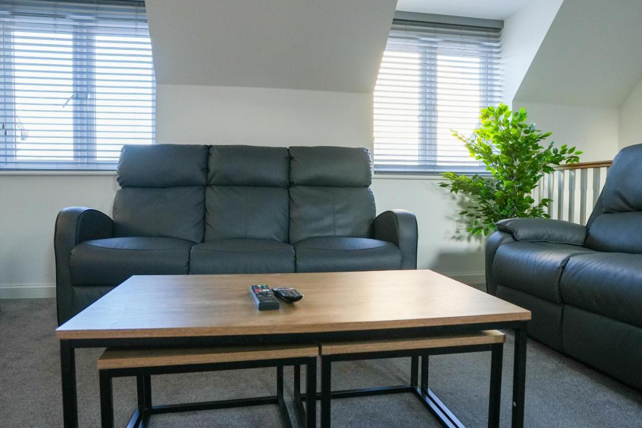 Stunning Two-Bedroom Apartment At A3Ree, Free Parking, Near Cribbs Causeway Mall Бристоль Экстерьер фото