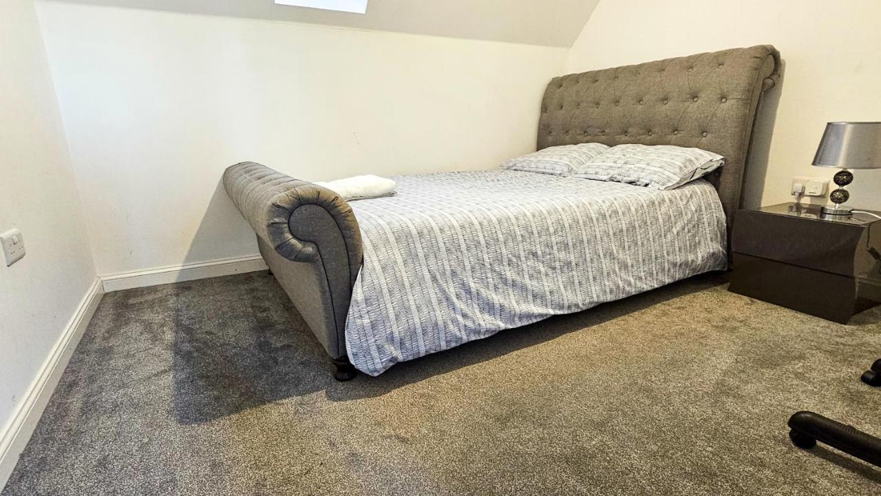 Stunning Two-Bedroom Apartment At A3Ree, Free Parking, Near Cribbs Causeway Mall Бристоль Экстерьер фото