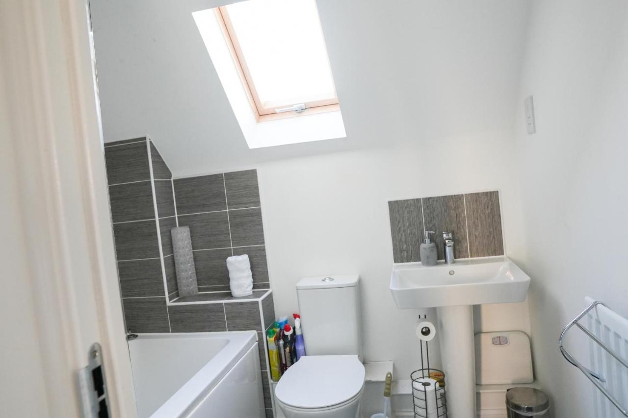 Stunning Two-Bedroom Apartment At A3Ree, Free Parking, Near Cribbs Causeway Mall Бристоль Экстерьер фото