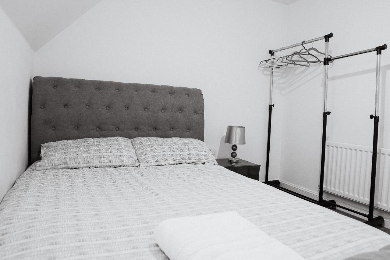 Stunning Two-Bedroom Apartment At A3Ree, Free Parking, Near Cribbs Causeway Mall Бристоль Экстерьер фото