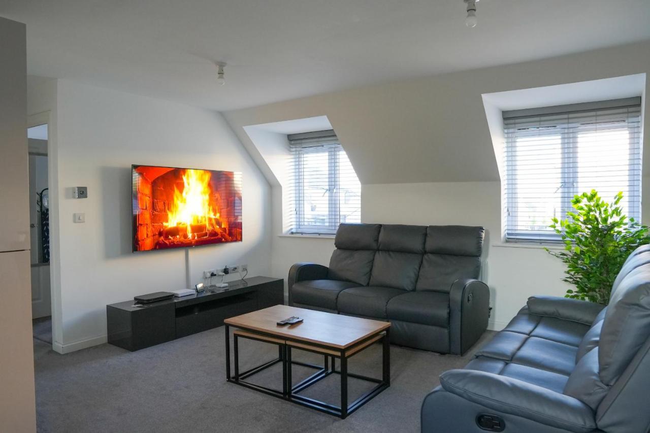 Stunning Two-Bedroom Apartment At A3Ree, Free Parking, Near Cribbs Causeway Mall Бристоль Экстерьер фото